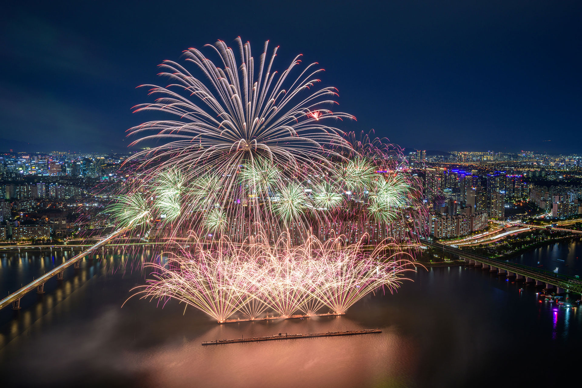 2023年ハンファと共にソウル世界花火祭りで披露した㈱ハンファの花火