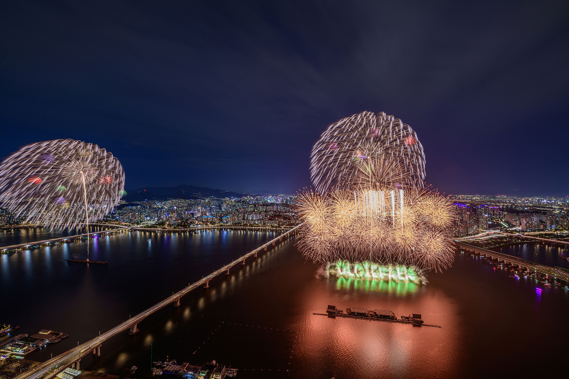 2023年ハンファと共にソウル世界花火祭りで披露した㈱ハンファの花火